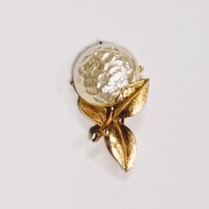 Vintage Baroque Gold & Faux Pearl Brooch Pin